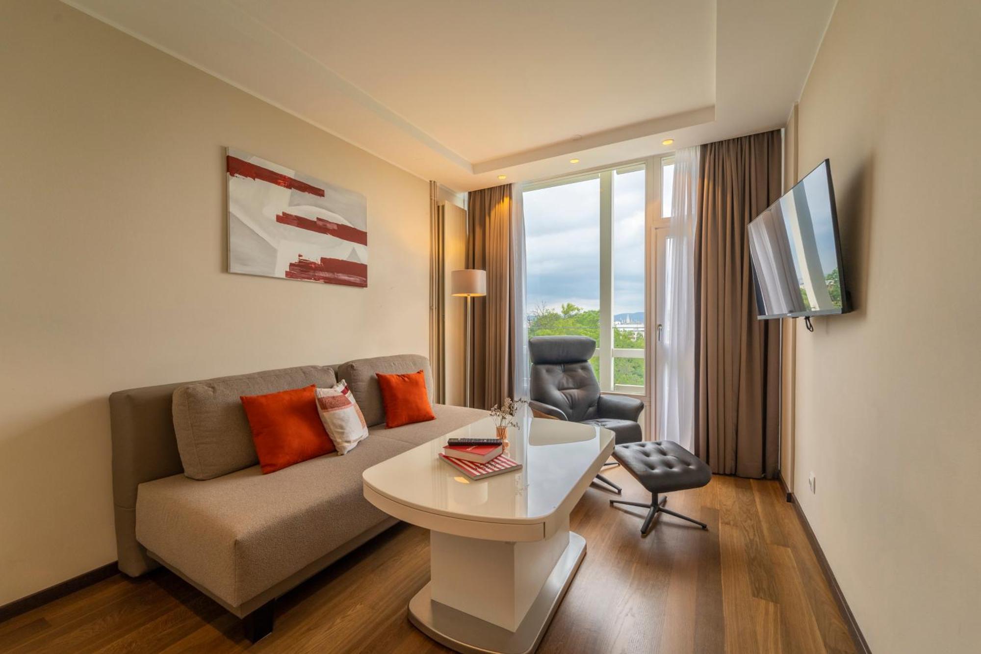 Pakat Residences Виена Екстериор снимка